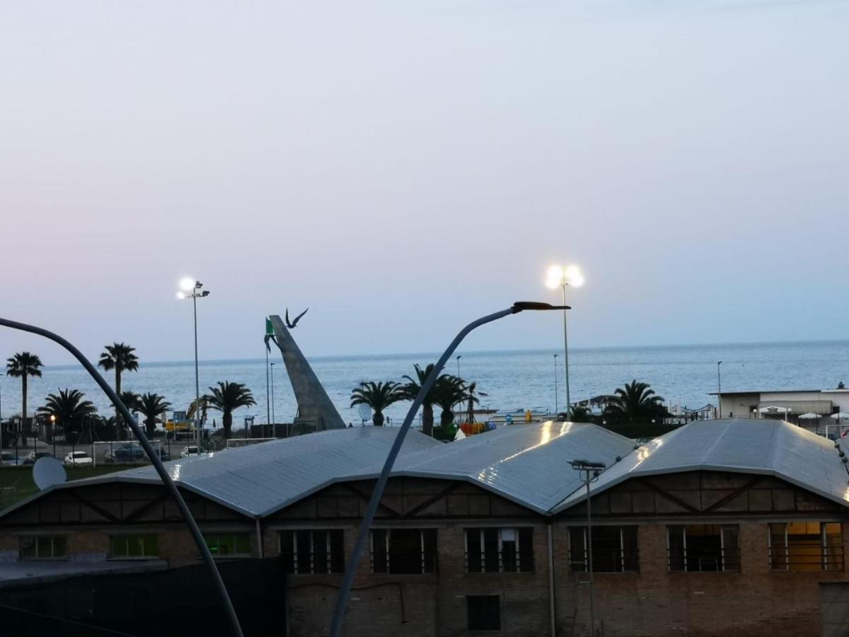 צ'יביטאנובה מארקה Appartamento Sopra Il Mare מראה חיצוני תמונה